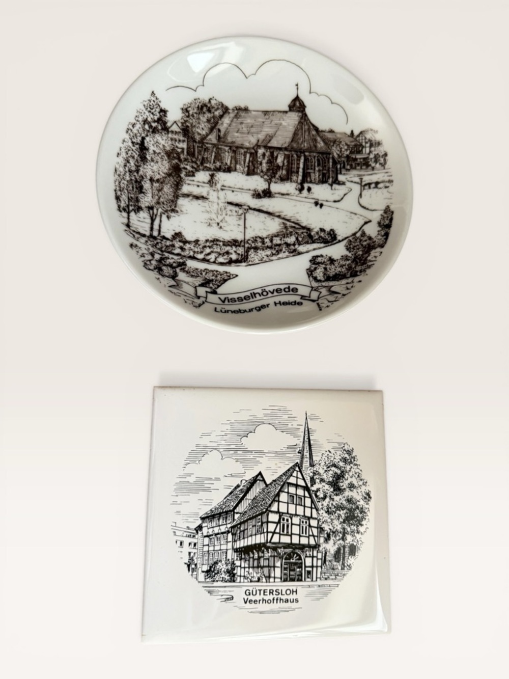 Vintage Souvenirs - Porcelain Plate from Visselhövede & Tile of the Veerhoffhaus